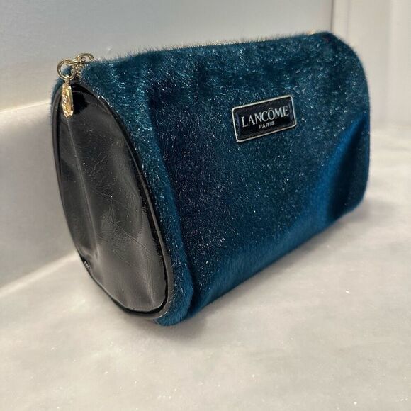 NWOT Lancome Deep Blue Fuzzy Faux Fur Cosmetic Toiletry Make-Up Bag Size 8 x 6 - Picture 2 of 4